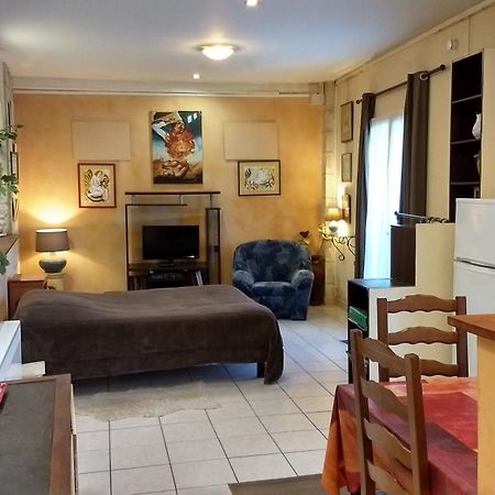 Logement Tranquille Et Frais Proche Gare Au Rdc Saumur Extérieur photo
